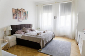 Moonlight one bedroom apartment with porch located in vienna near Schönbrunn and Westbahnhof